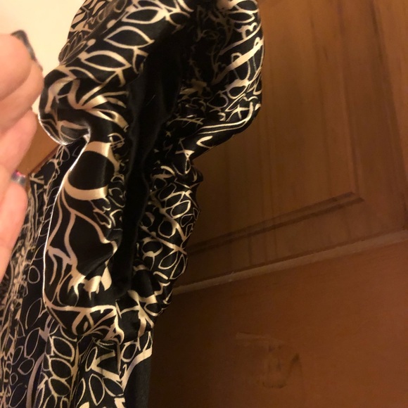 Forever 21 (vintage) Black & cream /ivory silk dress, puffed sleeve. Worn once - Picture 4 of 8